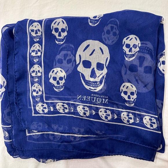 Authentic Alexander McQueen Silk Skull Scarf - Picture 3 of 5